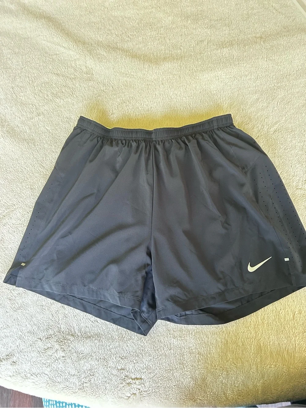 New with tags Nike running shorts lined Dri-Fit men large - Picture 1 of 9